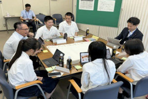 写真：A班の意見交換の様子