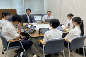 写真：B班の意見交換の様子