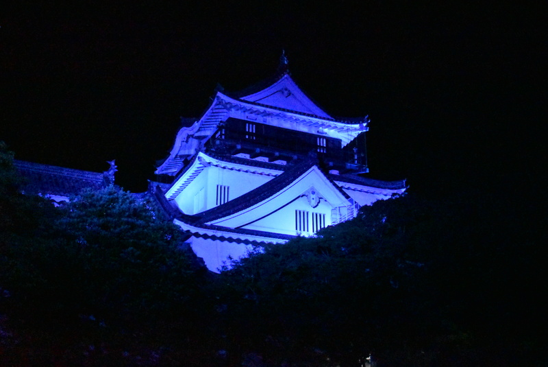 岡崎城ブルーライトアップ写真